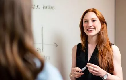 Comment devenir formateur certifié dans les métiers émergents : parcours et certification
