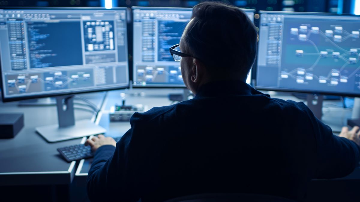 Les métiers de la cybersécurité en 2025 : Formations accélérées et reconversions